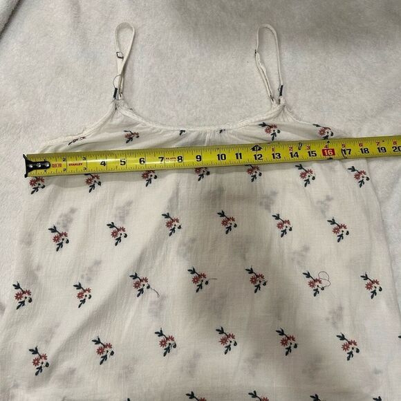 Abercrombie & Fitch tank top with embroidered flower tank sz: Medium - Picture 4 of 5